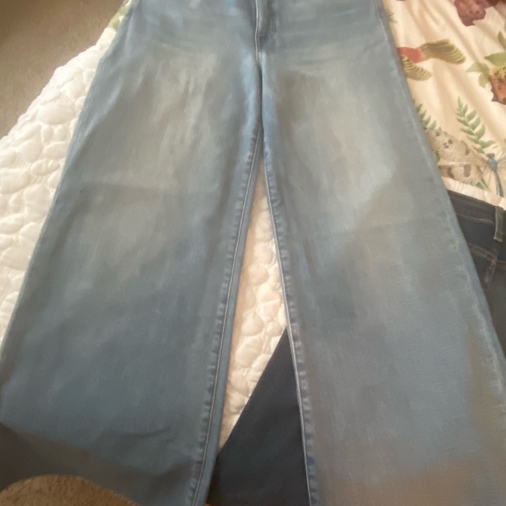 Kut from the Kloth Wide Leg Denim - Meg fit